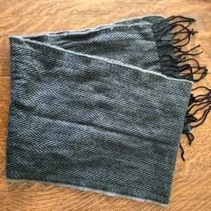 Old Navy gray and black scarf